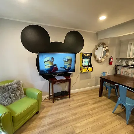 Magical Xcape, Pools-Spa, Walk 2 Disney, Central Ac-Heat, Fully Equipped, 2 Free Parking Spaces, Owner Mgmt